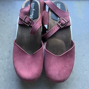 Sandgrens Women's Burgundy Mules
